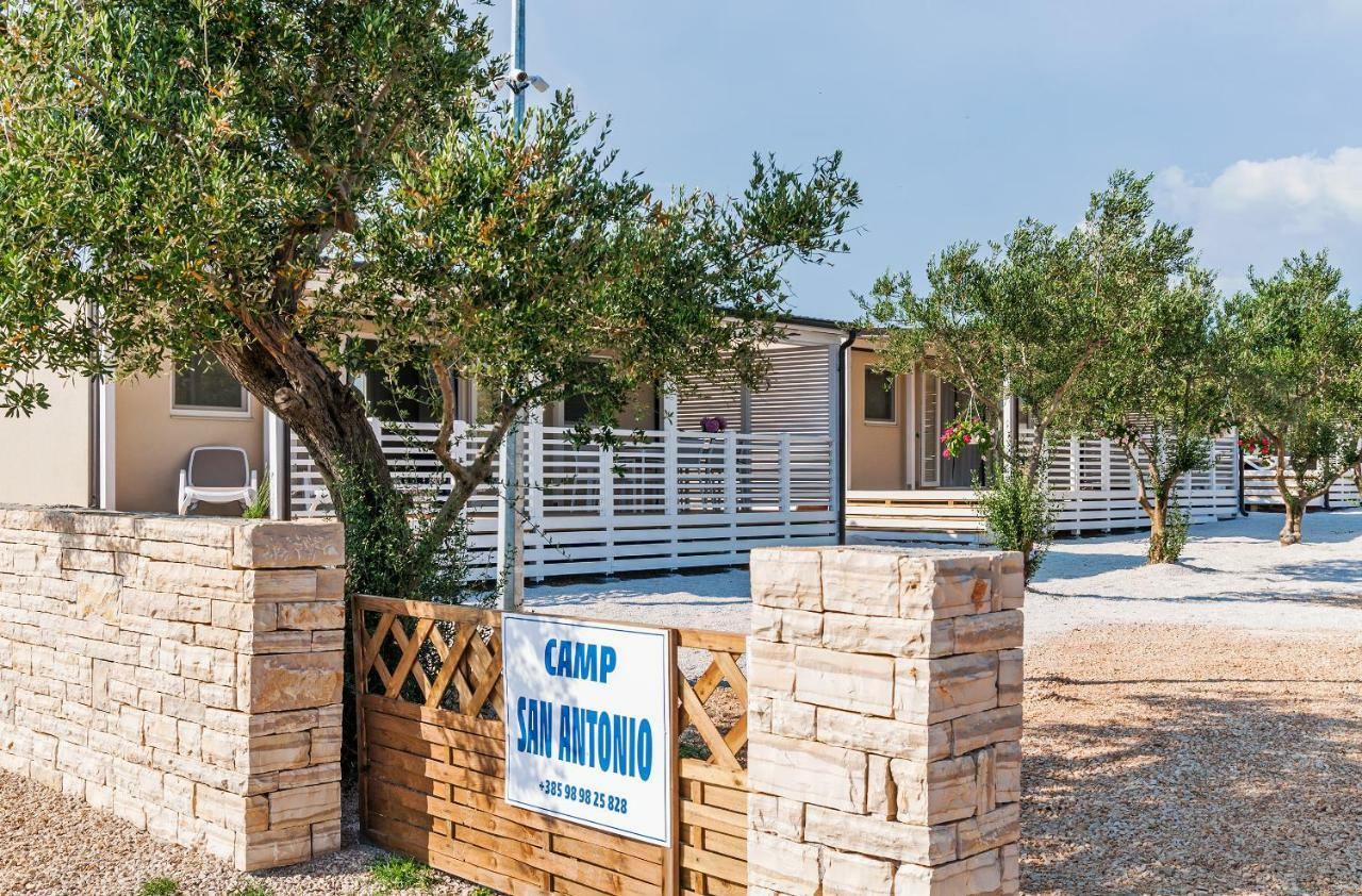 Hotel Camp San Antonio à Biograd Na Moru Extérieur photo